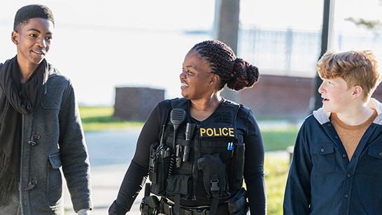 奉仕、保護、エンゲージメント